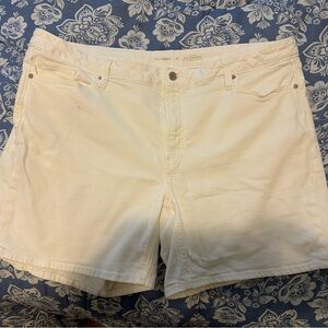 Old Navy Women's White Shorts 7 inch OG Jean shorts